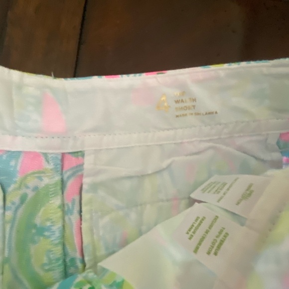 2 Lilly Pulitzer Walsh Shorts. Size 4 - Picture 5 of 9